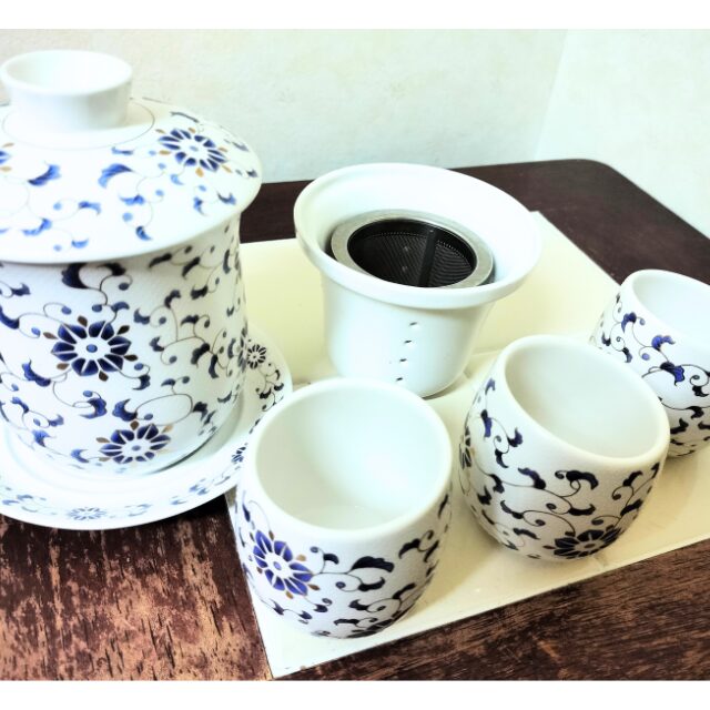 台湾で購入した茶器セット。マグカップ（蓋椀風）、茶杯