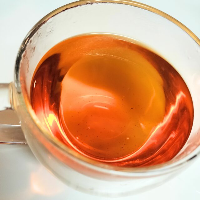楼蘭さんの茘枝紅茶の水色